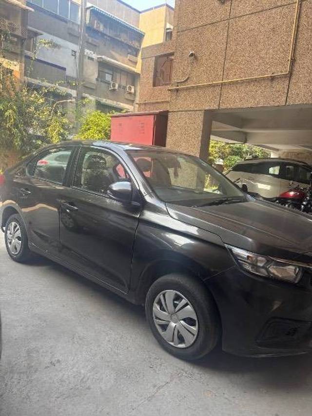 https://images10.gaadi.com/usedcar_image/4373145/original/743cb8def3c13cdfe857a10b7c40e549.jpeg?imwidth=6402