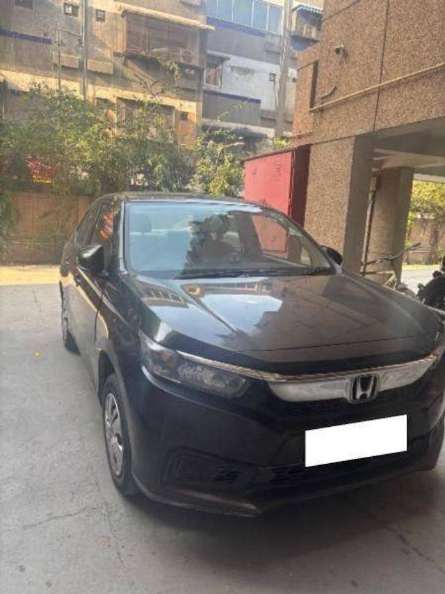 https://images10.gaadi.com/usedcar_image/4373145/original/a8ac34a950b30fad1e14638ccae3ba94.jpeg?imwidth=6401