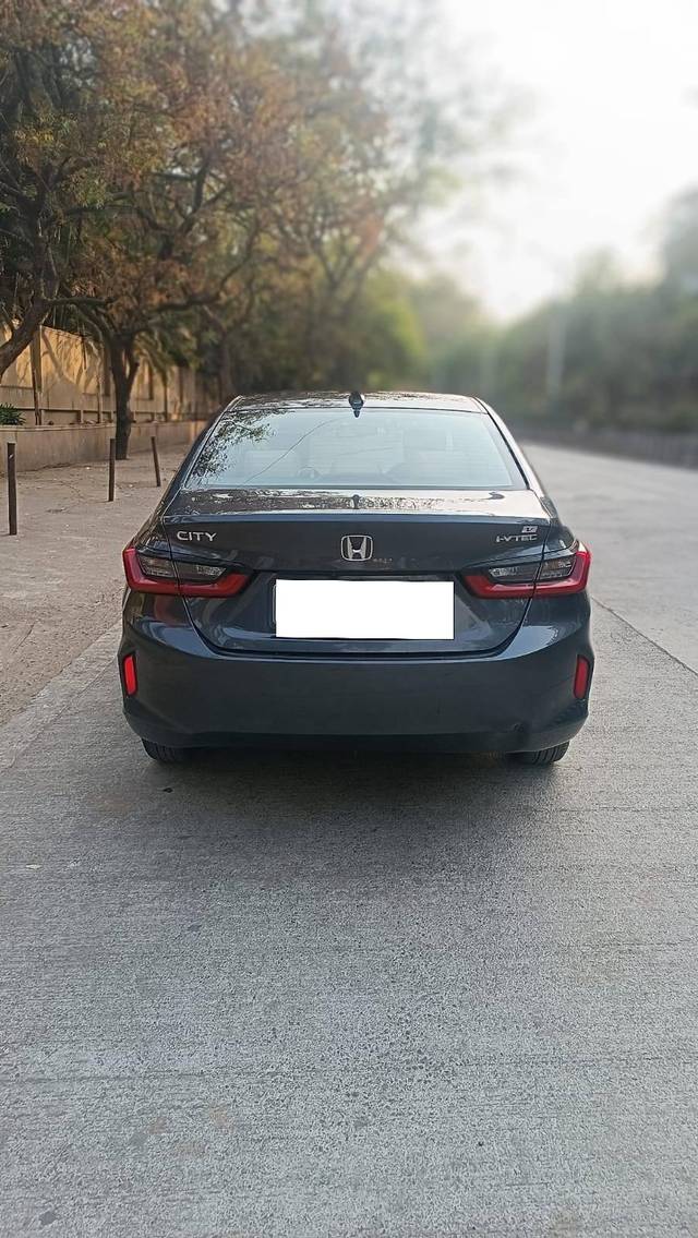 https://images10.gaadi.com/usedcar_image/4373218/original/processed_92a4abf384a3066c34fba6ca00901d1a.jpg?imwidth=6401