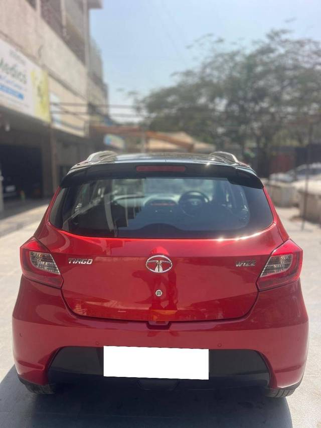 https://images10.gaadi.com/usedcar_image/4373227/original/processed_5fe599cd4306b24f01bbc45ec19a93b0.jpg?imwidth=6402