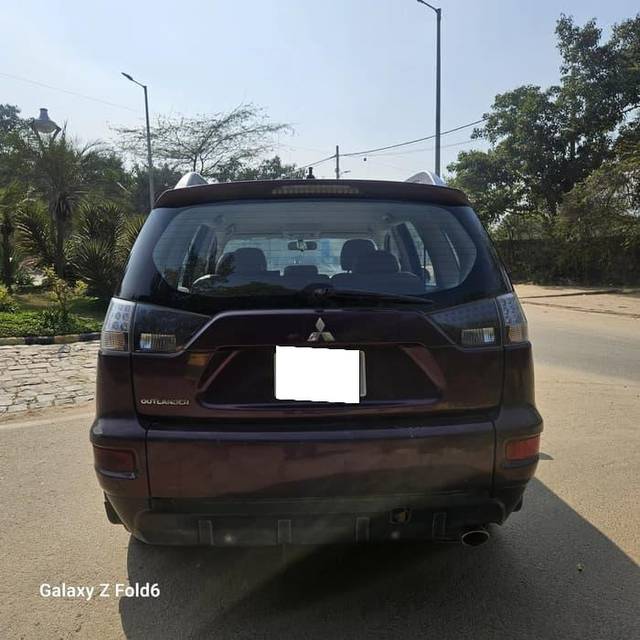 https://images10.gaadi.com/usedcar_image/4373300/original/processed_23422a6a2a7d5c5fb931105b41b96bd5.jpg?imwidth=6402