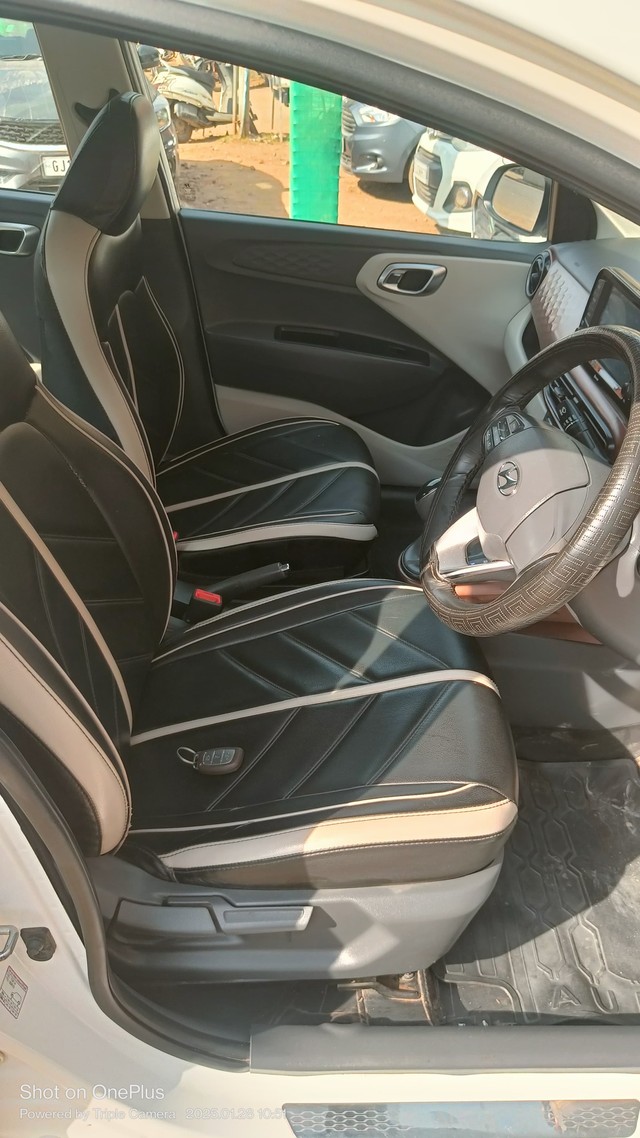 Second-hand 2020 Hyundai Aura SX Plus AMT for sale in Junagadh-9