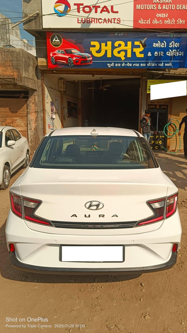 Second-hand 2020 Hyundai Aura SX Plus AMT for sale in Junagadh-7
