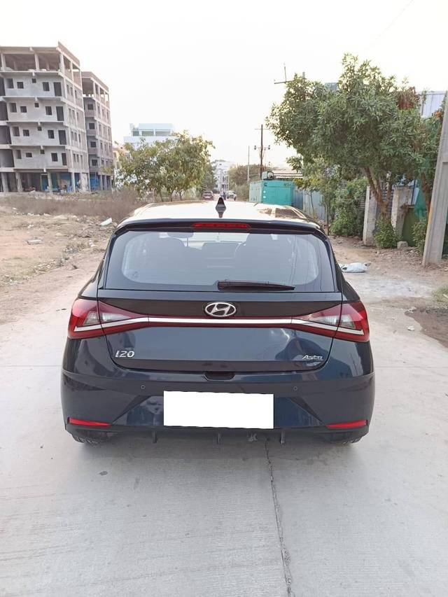 https://images10.gaadi.com/usedcar_image/4373404/original/processed_8891d771a07dabda7e0474efe42d9142.jpg?imwidth=6402