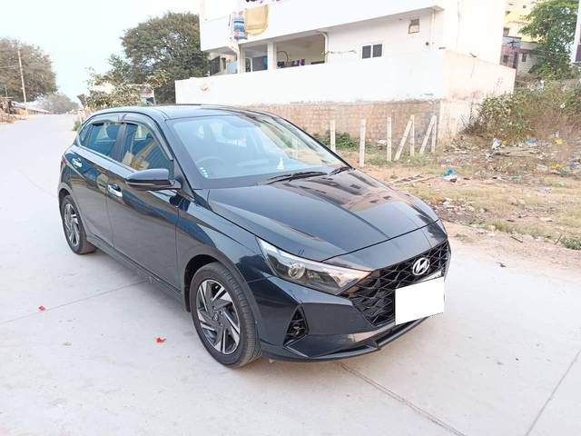 https://images10.gaadi.com/usedcar_image/4373404/original/processed_962c3a916b89bb27ddbe7cbead5611c7.jpg?imwidth=6400