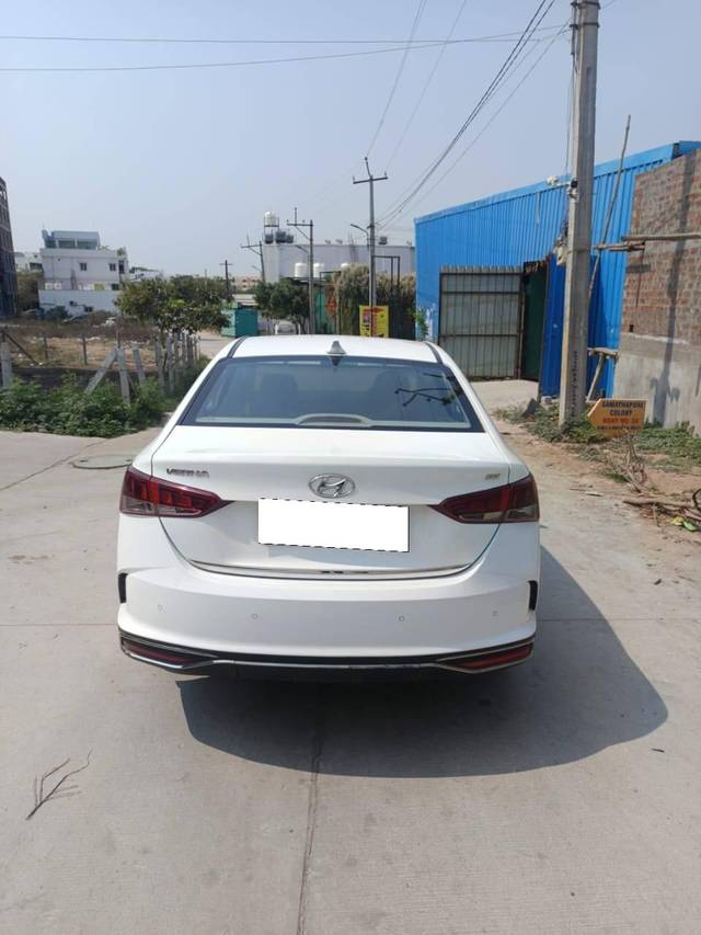 https://images10.gaadi.com/usedcar_image/4373410/original/processed_10220ca00d7d8e04c2df91b8dd6cd8ef.jpg?imwidth=6402