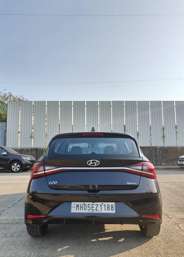 https://images10.gaadi.com/usedcar_image/4373425/original/processed_7be1716b68b8439611e6134ef83717a2.jpg?imwidth=6402