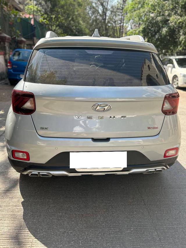 https://images10.gaadi.com/usedcar_image/4373482/original/processed_828bad95aff4e53ce40a2ba615653877.jpg?imwidth=6402