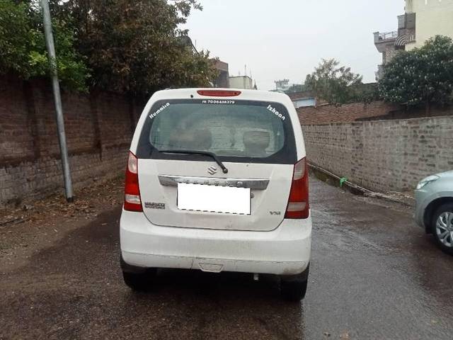 https://images10.gaadi.com/usedcar_image/4373528/original/processed_f34abf31-009a-4420-b448-5a1afb9850fc.jpg?imwidth=6402