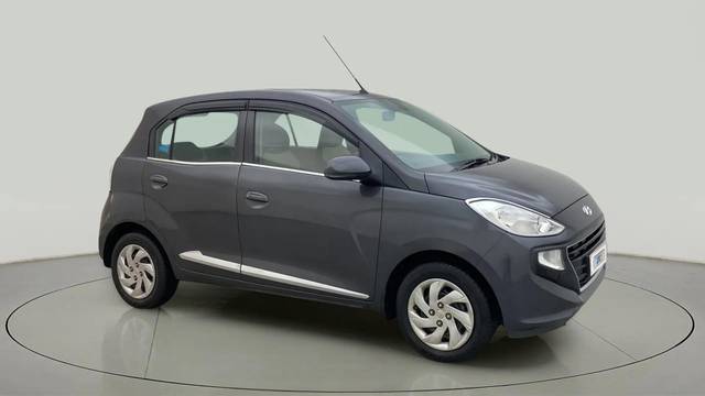 https://images10.gaadi.com/usedcar_image/4373546/original/a9ed2dfdfb9c37c4e4f1f55d7a180e20.jpg?imwidth=6400