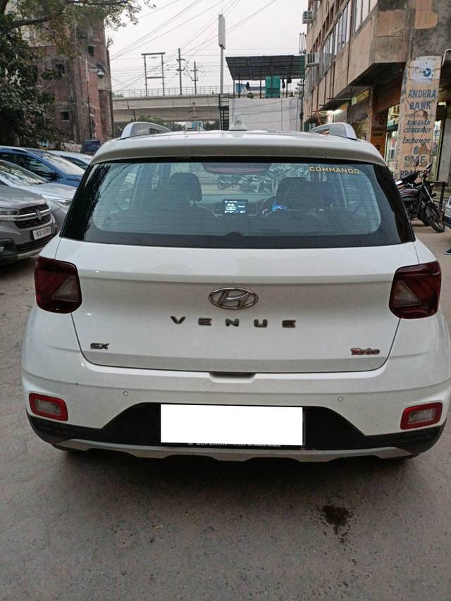 https://images10.gaadi.com/usedcar_image/4373547/original/processed_3011d3a4405cf89fe390270a1fa48a8a.jpg?imwidth=6401