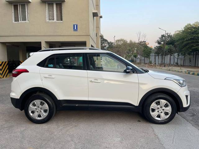 https://images10.gaadi.com/usedcar_image/4373571/original/processed_b8278016e15f489aebba4aac687a42d9.jpg?imwidth=6401