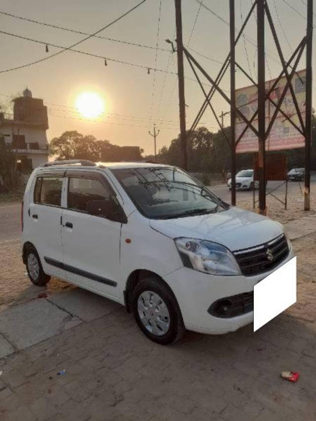 https://images10.gaadi.com/usedcar_image/4373668/original/processed_27c7bd66-08d0-4690-ab17-03723acdc8f6.jpg?imwidth=6400