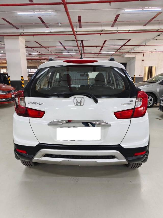 https://images10.gaadi.com/usedcar_image/4373777/original/processed_f4ae69b8236c2d4bda9267119404440d.jpg?imwidth=6402