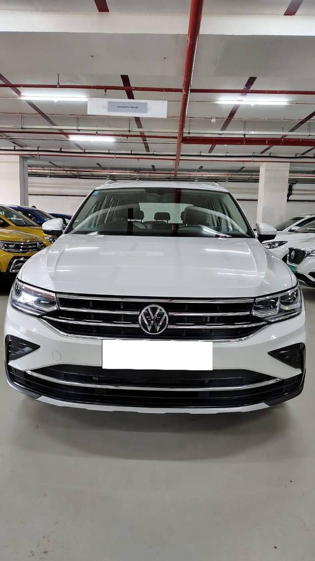 https://images10.gaadi.com/usedcar_image/4373780/original/processed_0245624cf9d77e9f2158b1924fe126f1.jpg?imwidth=6401