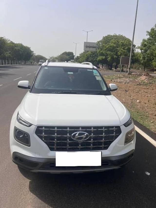 https://images10.gaadi.com/usedcar_image/4373858/original/processed_d8ac5b762b6a0d825249a4111b906b0a.jpg?imwidth=6400