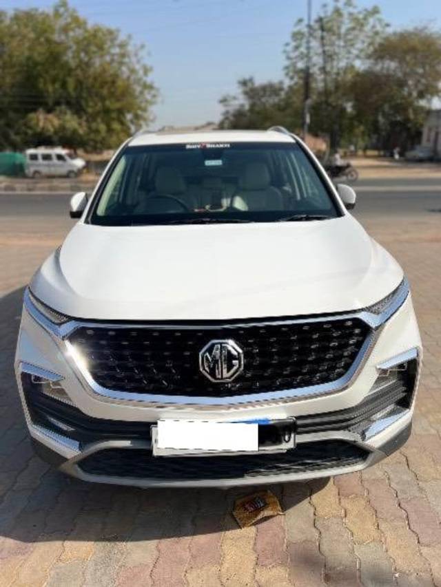 https://images10.gaadi.com/usedcar_image/4373910/original/processed_ebc1369a-5674-40df-a291-54d9f7e9d2f8.jpeg?imwidth=6400