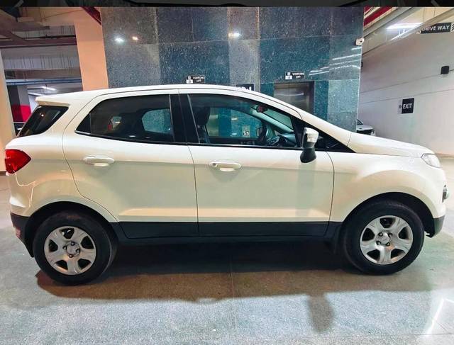 https://images10.gaadi.com/usedcar_image/4373937/original/processed_53da502a3978516e8b9597219b7697f5.jpg?imwidth=6401