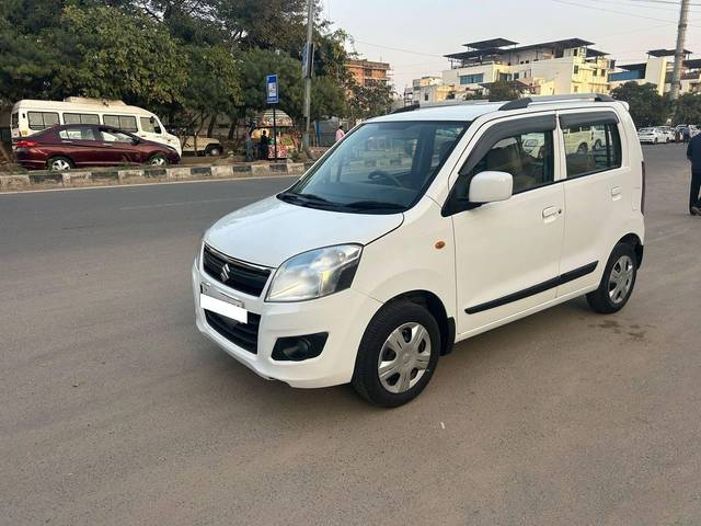 https://images10.gaadi.com/usedcar_image/4373940/original/processed_ad55cb0af6f826fbf4d2bb82226889b8.jpg?imwidth=6402