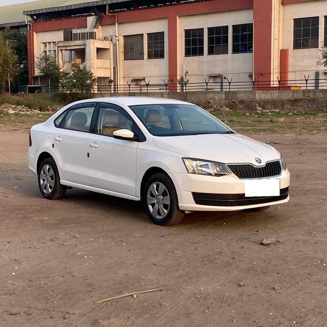 https://images10.gaadi.com/usedcar_image/4374021/original/processed_bbbcf134913a975d4364fbb65753eb07.jpg?imwidth=6400