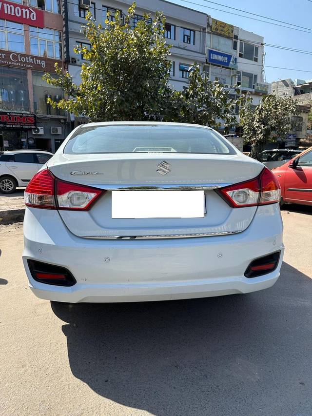 https://images10.gaadi.com/usedcar_image/4374075/original/processed_0acdf98c85b98d116d685ea6430f9be1.jpg?imwidth=6401