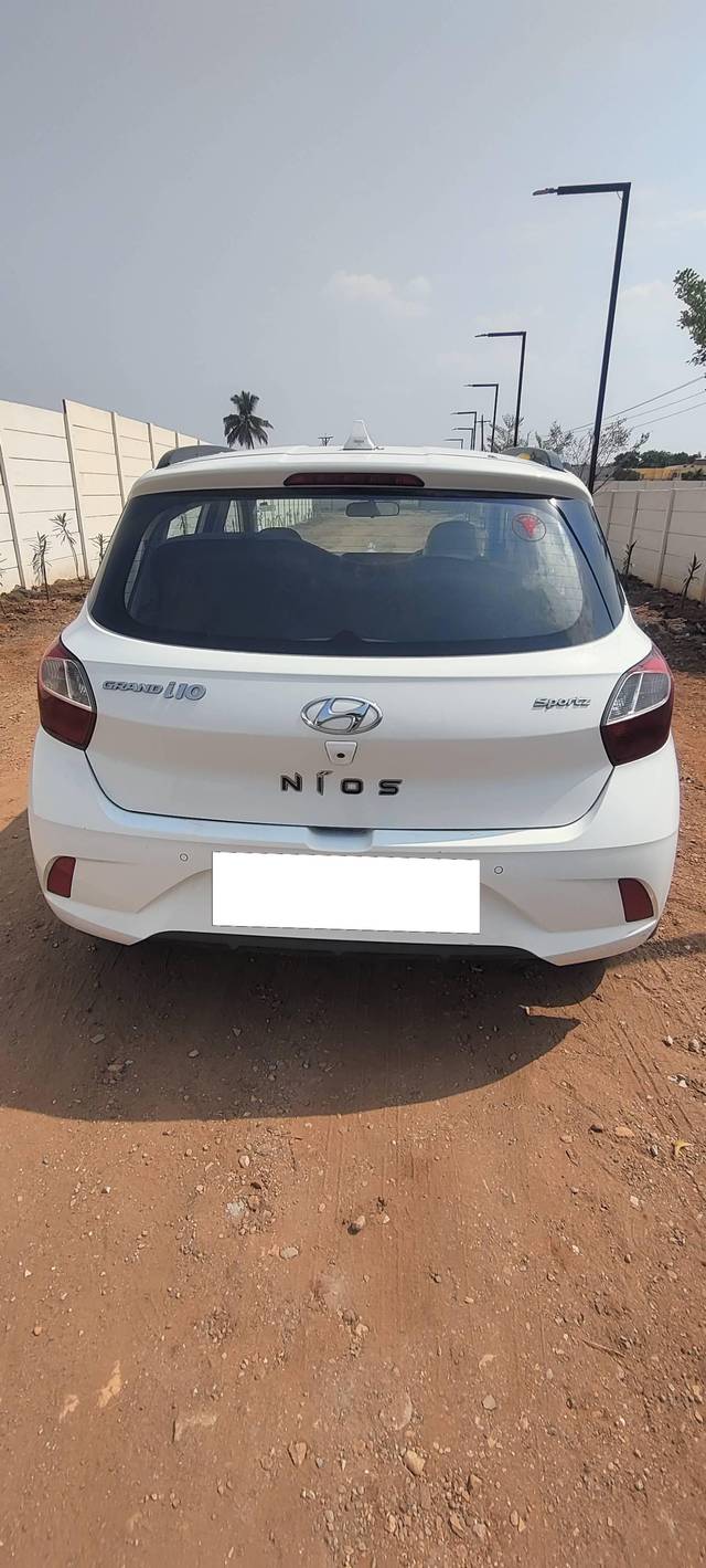 https://images10.gaadi.com/usedcar_image/4374096/original/processed_8f035690-1c10-4136-9445-ac25d7ef7c73.jpg?imwidth=6401