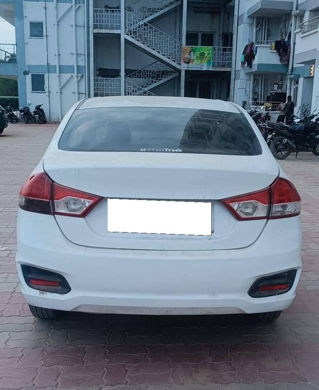 https://images10.gaadi.com/usedcar_image/4374170/original/processed_27fc2df449d9886eadc429c948e29949.jpg?imwidth=6401