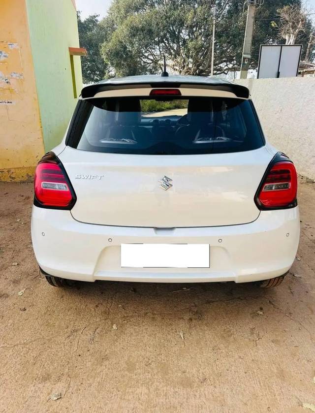 https://images10.gaadi.com/usedcar_image/4374175/original/processed_79e85a17-b198-429c-bd8a-c69e4c268d26.jpg?imwidth=6401