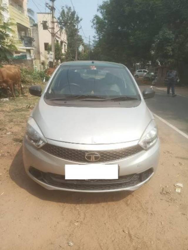 https://images10.gaadi.com/usedcar_image/4374198/original/processed_ffadc435-363e-4dd3-a083-d63b7febc24c.jpg?imwidth=6400