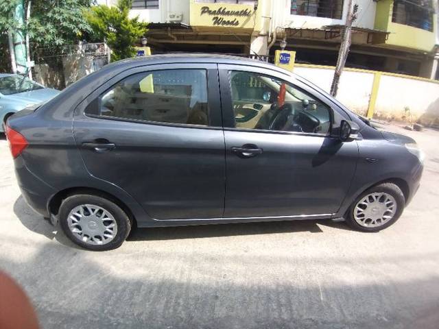 https://images10.gaadi.com/usedcar_image/4374257/original/5e029237096d84aff16a4ff81df64572.jpg?imwidth=6402