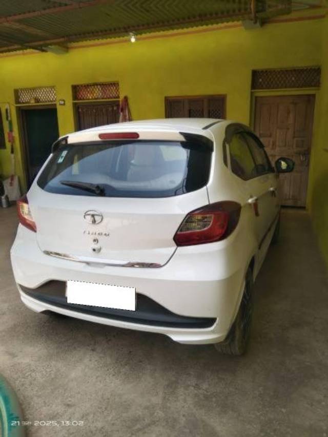 https://images10.gaadi.com/usedcar_image/4374329/original/processed_e291072f-7fde-4466-b247-1a66a1dccb81.jpg?imwidth=6401