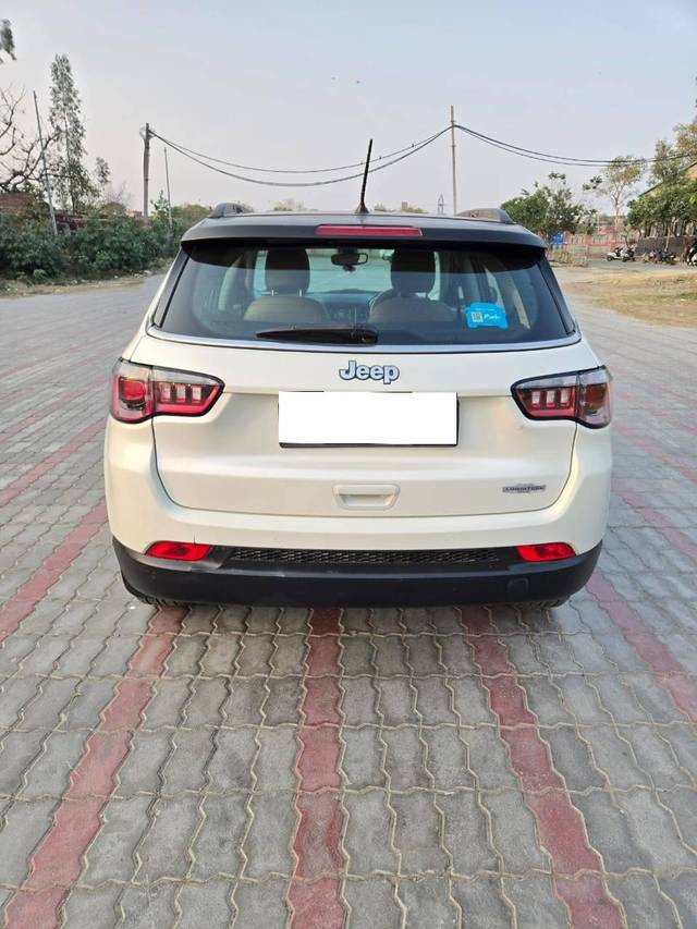 https://images10.gaadi.com/usedcar_image/4374380/original/processed_b680115db225a2ca288d9a23aecdf241.jpg?imwidth=6402