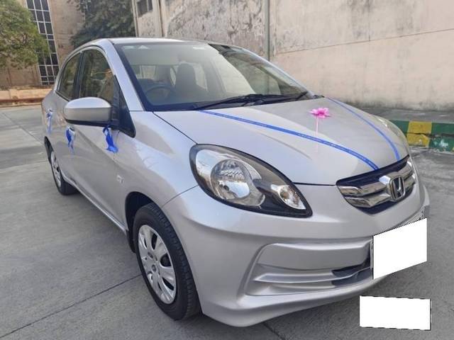 https://images10.gaadi.com/usedcar_image/4374416/original/processed_ee3f8f64065a0940bfa709a55de88cfb.jpg?imwidth=6400