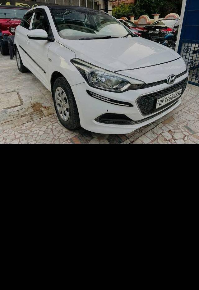 https://images10.gaadi.com/usedcar_image/4374438/original/processed_fbfa10f3ff8344596e9f63ce30068d12.jpg?imwidth=6402