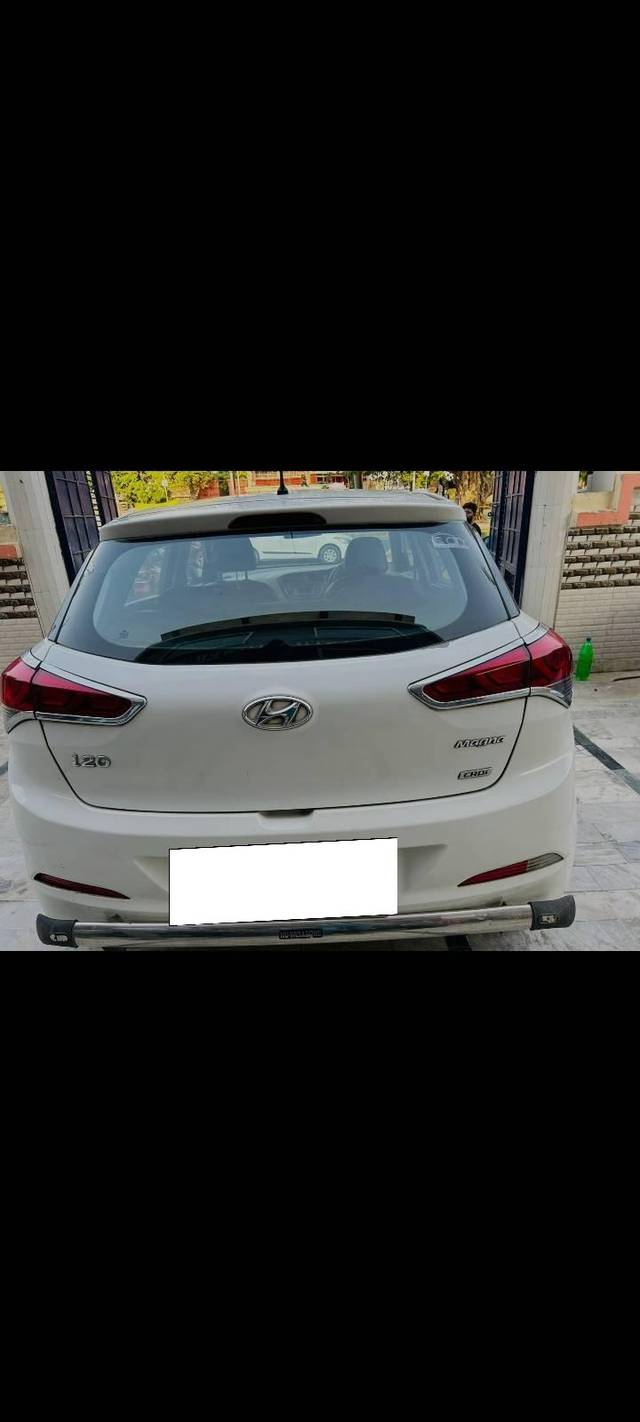 https://images10.gaadi.com/usedcar_image/4374439/original/processed_0dc452b7fb9ca53d8e42ed84044b7006.jpg?imwidth=6401