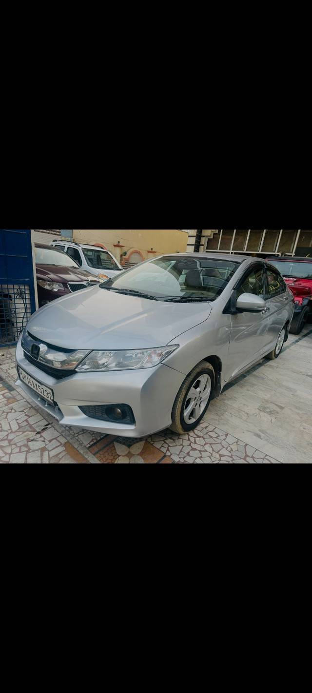 https://images10.gaadi.com/usedcar_image/4374442/original/a87e5d532aaf9f6d4696a05e2db38068.jpg?imwidth=6402