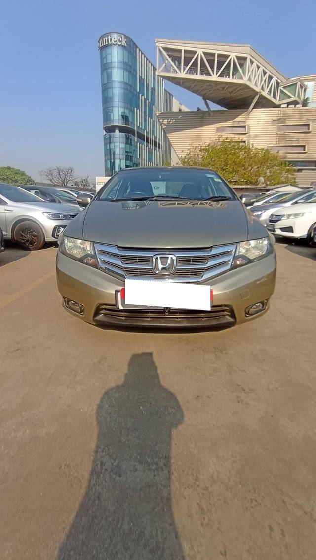 https://images10.gaadi.com/usedcar_image/4374461/original/processed_1e63db161720776552cbe0ba50edcb25.jpg?imwidth=6400