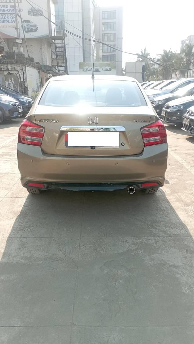 https://images10.gaadi.com/usedcar_image/4374461/original/processed_ac62d006893b5f765c8a70faa91e5abe.jpg?imwidth=6402