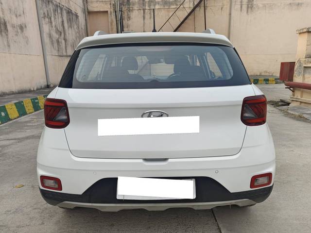 https://images10.gaadi.com/usedcar_image/4374468/original/processed_88f41f74f7ee809ee5b1dff09e1cbe8c.jpg?imwidth=6402