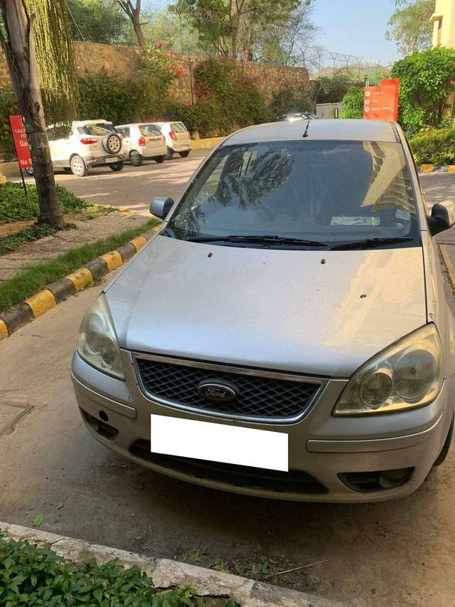 https://images10.gaadi.com/usedcar_image/4374497/original/91b15c9ad6e3a6d667f55924526a52c2.jpg?imwidth=6400