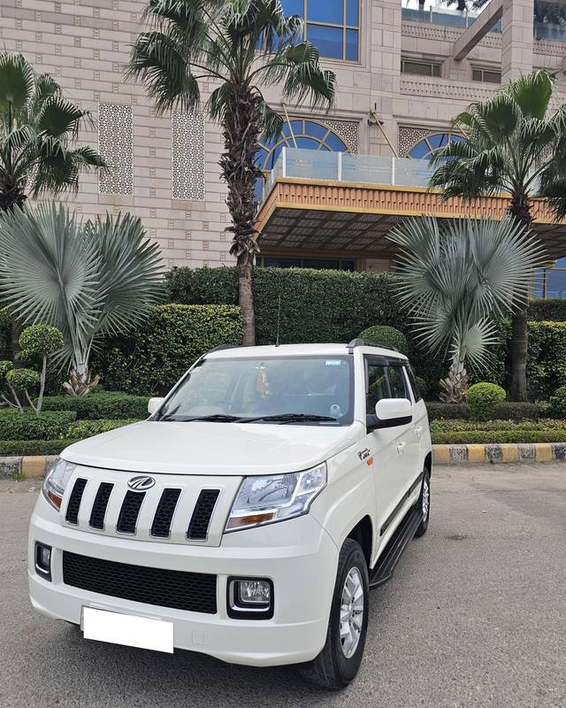 https://images10.gaadi.com/usedcar_image/4374504/original/processed_770c7ff3ac3d3cba24acbca44a7483a9.jpg?imwidth=6402