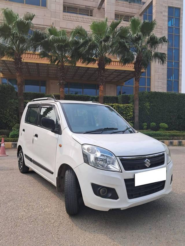 https://images10.gaadi.com/usedcar_image/4374541/original/processed_0fa0d21d71309c8acdf8f0e03cf53950.jpg?imwidth=6400