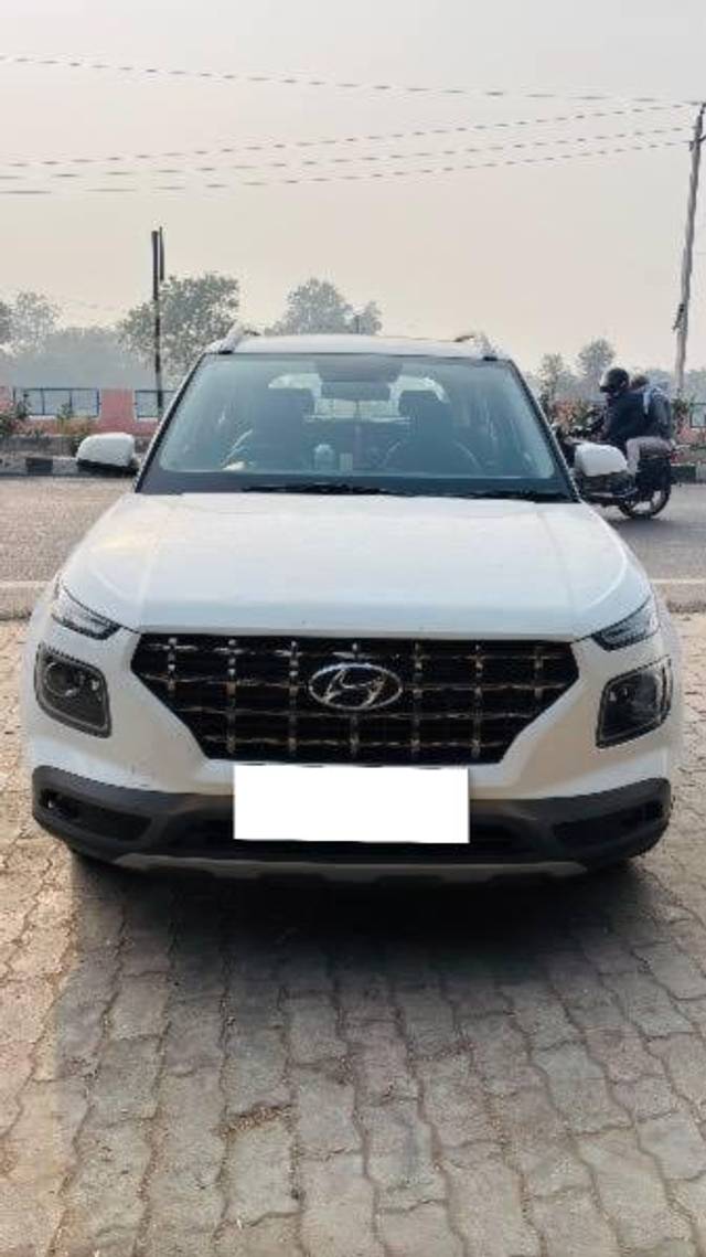 https://images10.gaadi.com/usedcar_image/4374546/original/processed_95c45191-6f6c-4b0d-a1d3-7dcc08b18c4e.jpeg?imwidth=6400