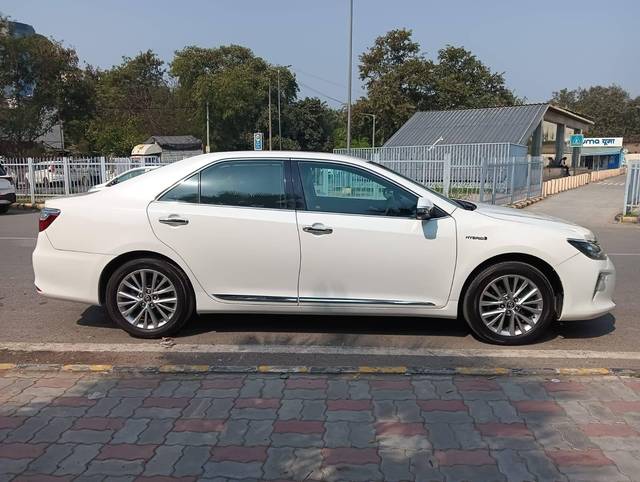 https://images10.gaadi.com/usedcar_image/4374596/original/processed_1584a3d572b03663542265d80b0ca05d.jpg?imwidth=6401