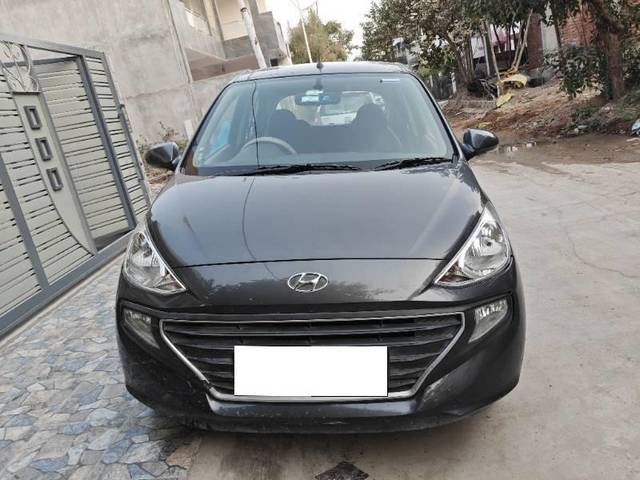 https://images10.gaadi.com/usedcar_image/4374637/original/processed_4cb8cd3d-e9a1-48f5-8724-f307dcd950eb.jpg?imwidth=6402