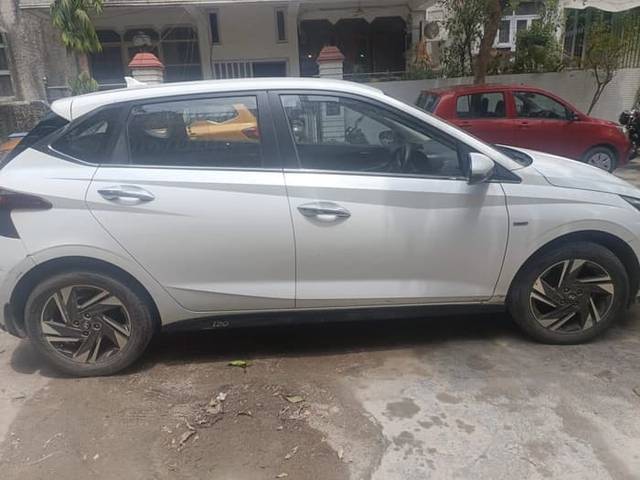 https://images10.gaadi.com/usedcar_image/4374663/original/ec1fc63cc860d21e2d04bc15ef16afc8.jpg?imwidth=6401