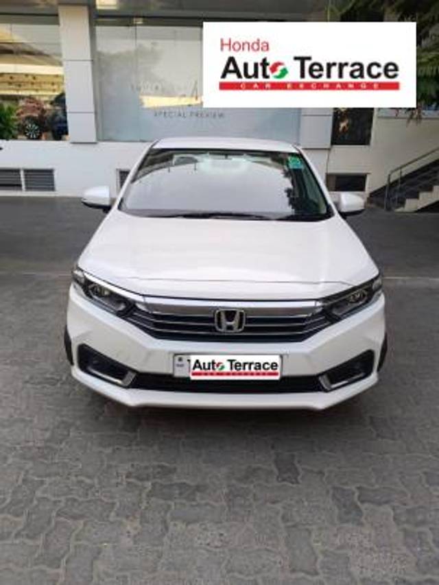 https://images10.gaadi.com/usedcar_image/4374703/original/03f385ec78c5cbeb383509a93c9bc2a7.jpeg?imwidth=6400