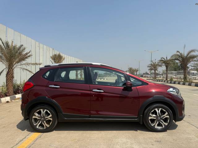 https://images10.gaadi.com/usedcar_image/4374714/original/17befa3fe25c1039eb36b472d5cd58b6.jpeg?imwidth=6401