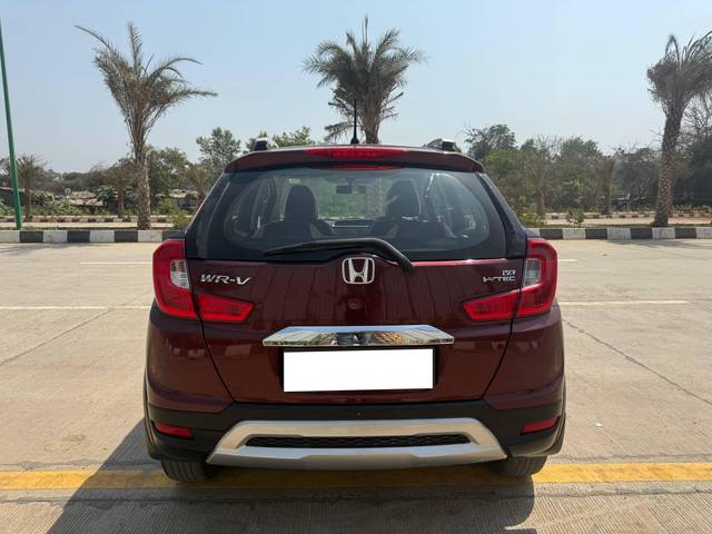 https://images10.gaadi.com/usedcar_image/4374714/original/processed_44efd898f2082728487aa548ef572388.jpeg?imwidth=6402