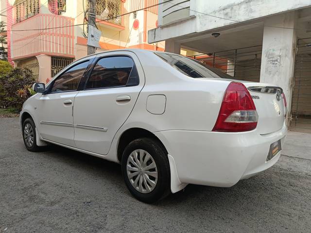 https://images10.gaadi.com/usedcar_image/4374718/original/processed_eeca9d2f3f7dbed8bfe22dcee2b3bffb.jpg?imwidth=6402